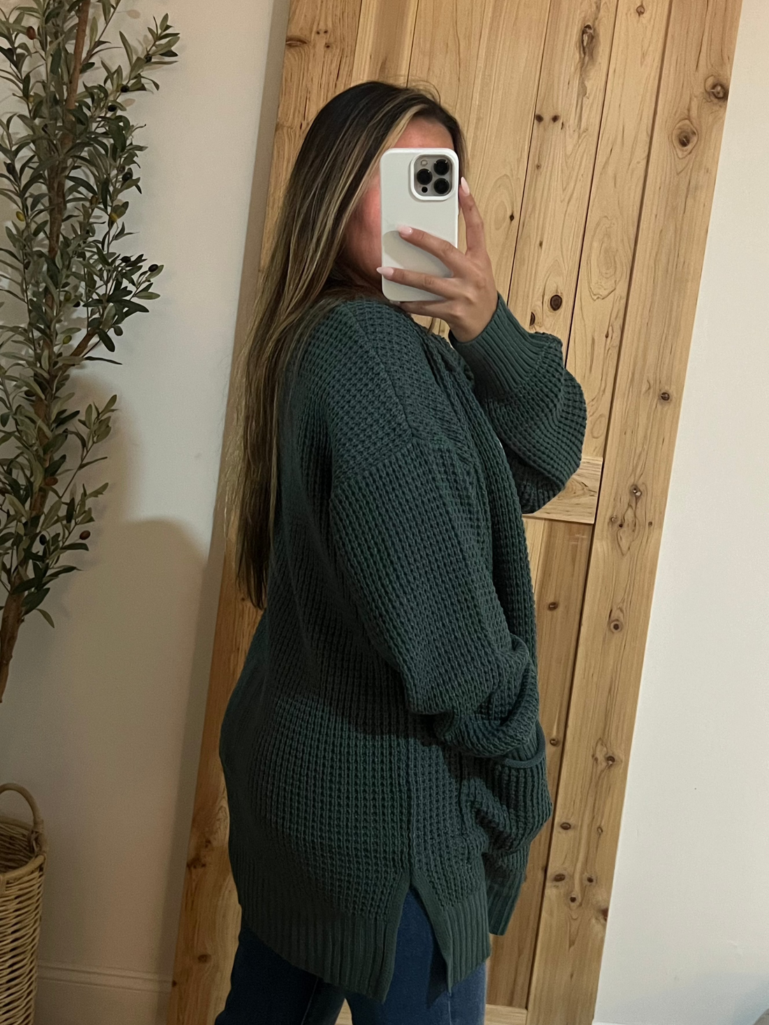 Essential Cardigan Sweater / Ash Jade