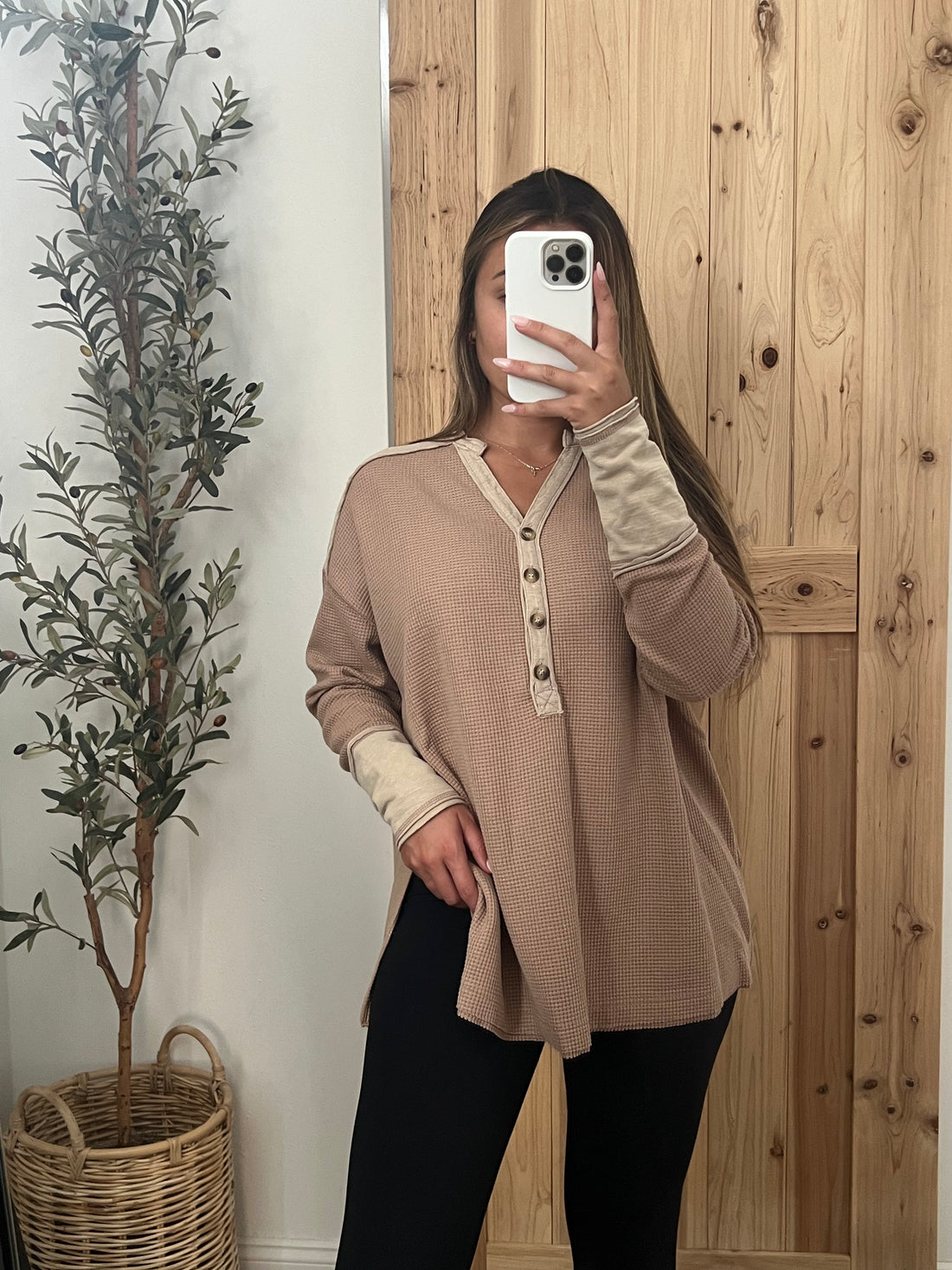 Contrast Henley / Taupe